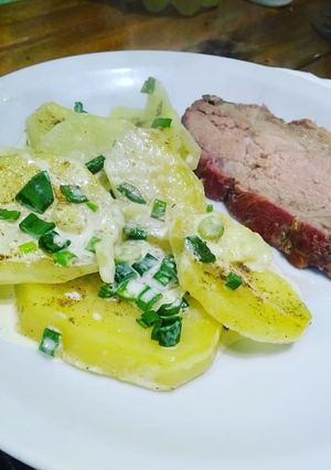 Una foto de Bondiola & Papas con Crema al Verdeo