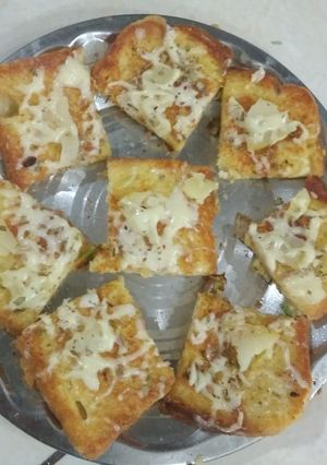 બ્રેડ ચાટ(bread chaat recipe in Gujarati) રેસીપી મુખ્ય ફોટો