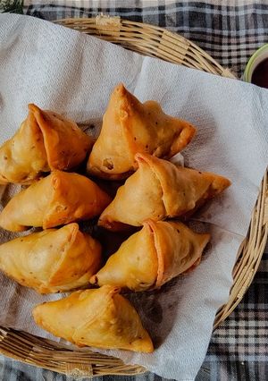 क्रिस्पी पेरी पेरी फ्लेवर्ड समोसे रेसिपी मुख्य फोटो