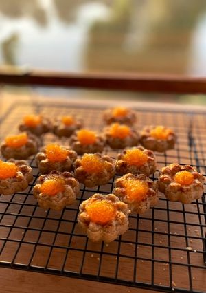 รูปของ คุกกี้🍪มะพร้าวคั่วหน้าแยมสับปะรด🍍🥥(Singapore style- shortbread cookies with coconut flake &pineapple jam)🍍🌴