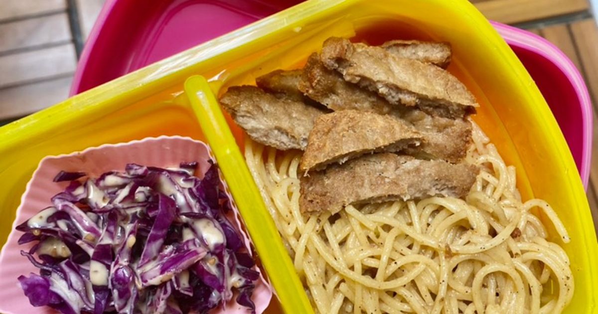 Bekal anak sd spaghetti telur asin w/ patty slice