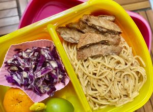 Foto resep Bekal anak sd spaghetti telur asin w/ patty slice