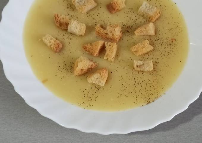 Modo semplice a Preparare Qualsiasi notte della settimana Vellutata di porri e patate con pane croccante