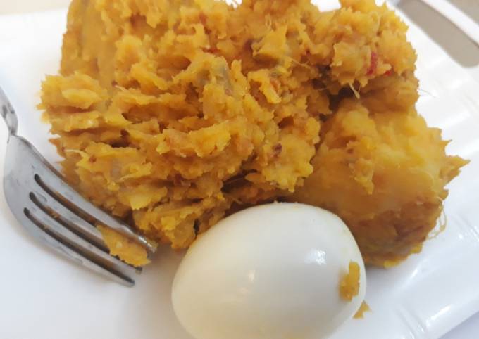 Recipe of Award-winning Yam porriage with boiled egg