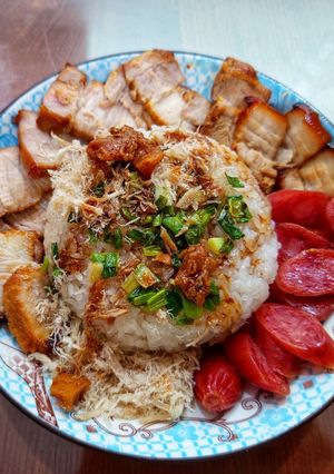 Hình của món Xôi mặn thập cẩm.