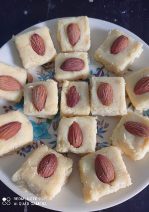 पनीर की बर्फी (paneer ki barfi recipe in Hindi) रेसिपी मुख्य फोटो