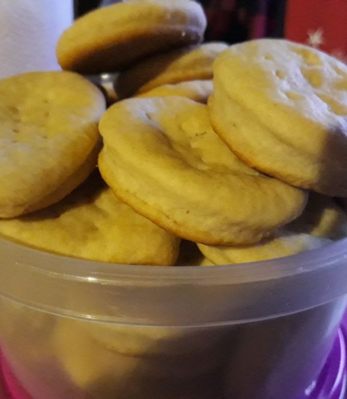 Una foto de Bizcochitos (2 ingredientes) 🍪
