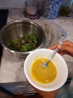 A picture of Salad dressing.