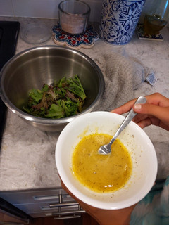 A picture of Salad dressing.