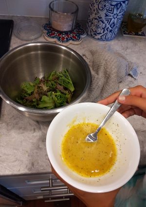 A picture of Salad dressing.