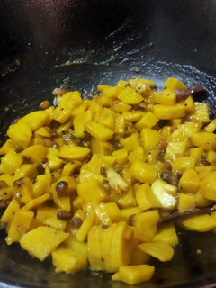 கருணைக்கிழங்கு பொரியல்(karunaikilangu poriyal recipe in tamil) செய்முறை முக்கிய புகைப்படம்