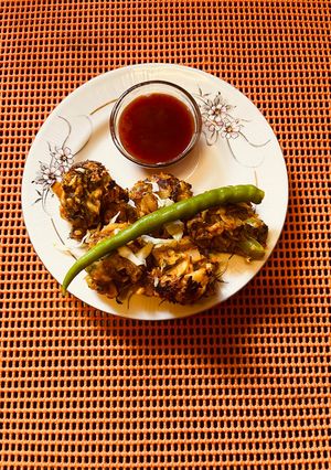 A picture of Veg pakoda oil free vegetarian dish 0 oil onion potatoes cabbage,healthy pakoda for diet,snacks.