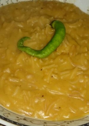 صورة لوصفة عدس بالشعريه 🍜