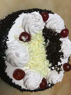 صورة لوصفة كيكة الشوكولا المحشية بلكريما رهيبة