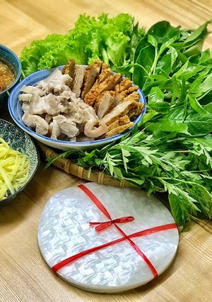 Hình của món Thịt luộc cuốn rau rừng 🌿.