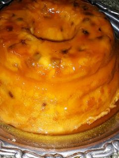 Una foto de Budín de pan con frutas🍮 fácil y económico 😊