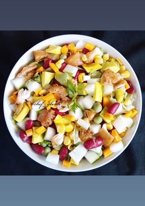 A picture of Vegetables Chicken Salad.