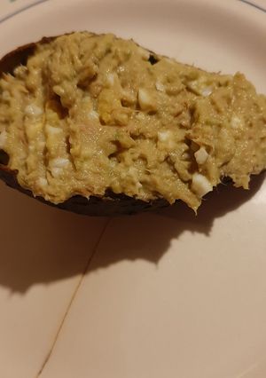 Une photo de Avocat farci au thon et œufs