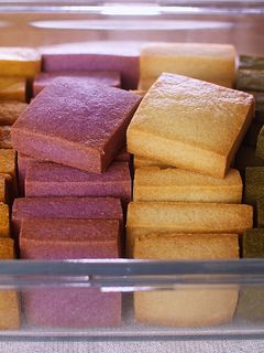 A picture of Crunchy Square Butter Cookies with Vegetable Powder.