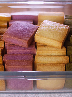 A picture of Crunchy Square Butter Cookies with Vegetable Powder.