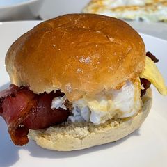 A picture of Crispy Bacon Egg ‘Muffin’.