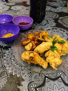 Una foto de Pollo frito al estilo (KFC)