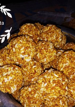 A picture of Murmura laddu.