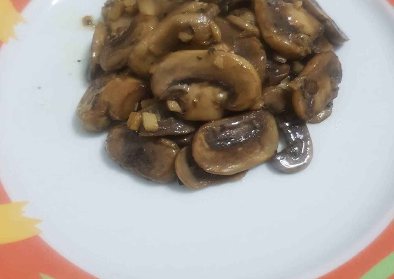 Champiñones al ajillo