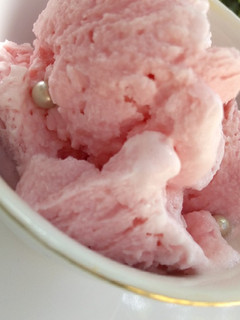 A picture of Strawberry Ice Cream.