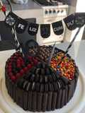 Torta golosinera de chocolate con frambuesas