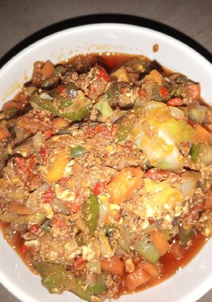 A picture of Egg and veggies sauce.