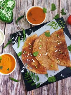 રવા ઢોસા (Rava Dosa Recipe In Gujarati) રેસીપી મુખ્ય ફોટો