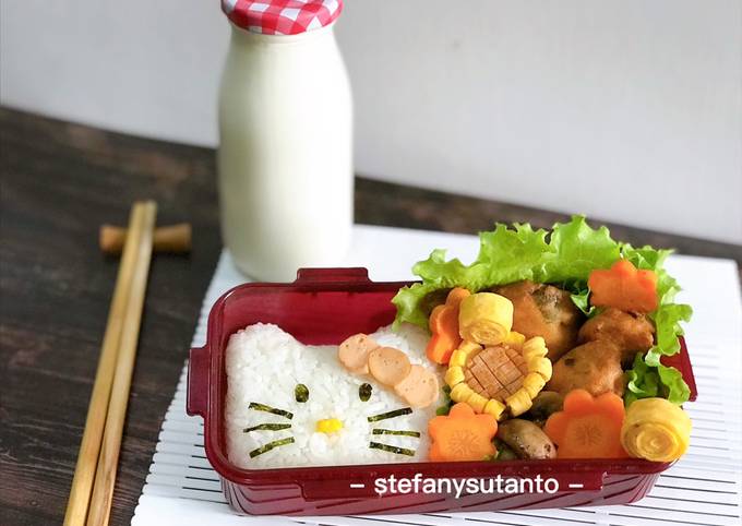 Black Cat Hello Kitty Halloween Bento Recipe by cookpad.japan - Cookpad