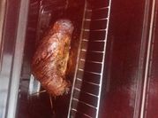 Una foto de colita de cuadril rellena panceta