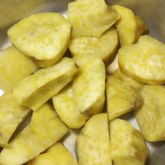 A picture of Boiled sweet potatoes.