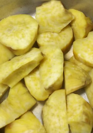 A picture of Boiled sweet potatoes.