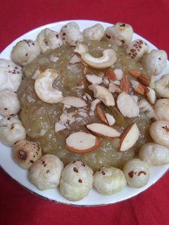 आलू मखाना हलवा रेसिपी मुख्य फोटो