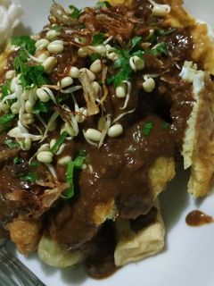 Foto resep Lontong tahu telor (tahu tek)