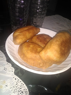 Una foto de Deliciosas empanadas de pollo y carne