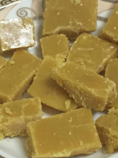 நெய் மைசூர் பாக் (Nei mysore pak recipe in tamil) செய்முறை முக்கிய புகைப்படம்