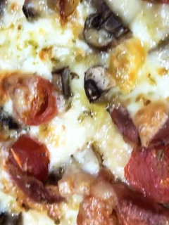 Foto de Pizza de Cogumelos, Feta e Presunto
