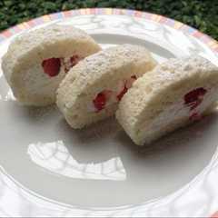 White Roll Cake (Bolu Gulung Putih Telur Ekonomis) রেসিপির প্রধান ছবি