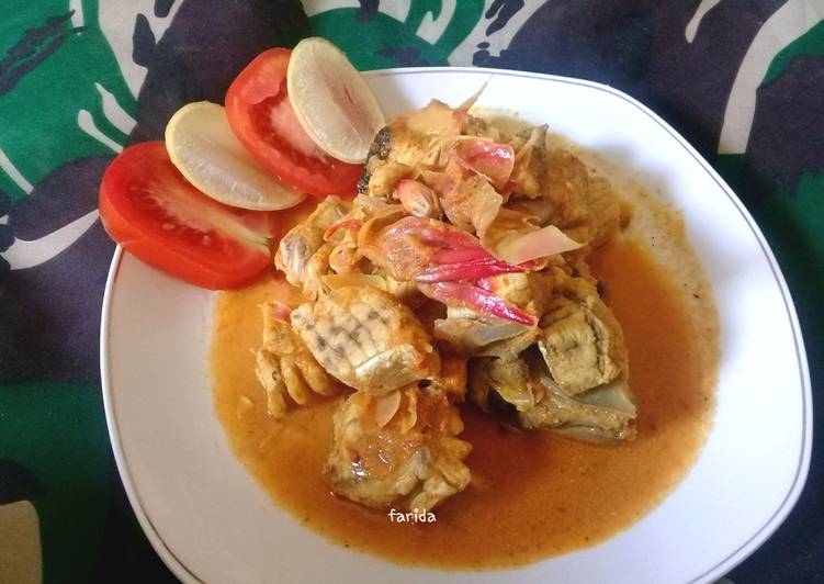 Resep Ikan Pari Bintang Bumbu Kuning dengan Bunga Kecombrang, Enak