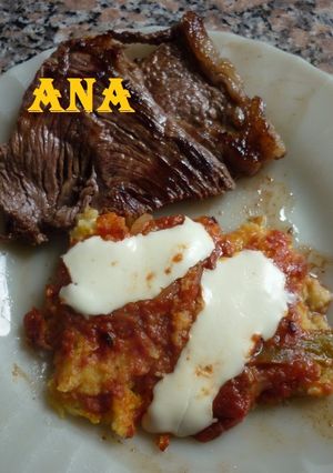 Una foto de Pizza de polenta casera