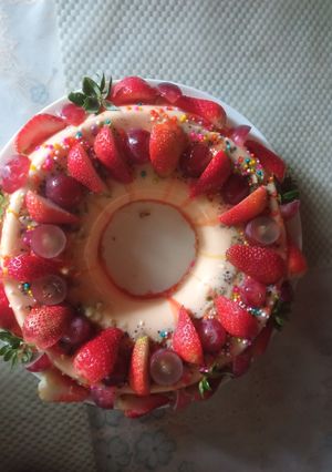 Una foto de Un mousse de maracuyá con frutas