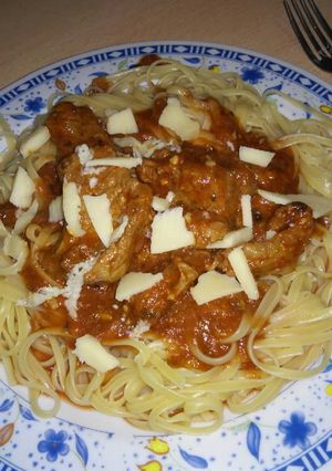 Una foto de Tallarines con salsa