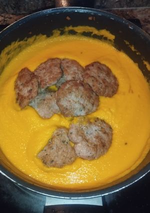 Foto principal de Filetes Rusos En Salsa De Zanahoria