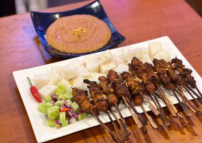 Singaporean Chicken Satay with Peanut gravy