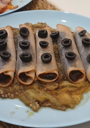 Foto principal de Balotinas Melosos de Pavo Rellenos de Morcilla Especiada y Miel al Vapor de Microondas