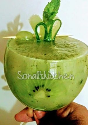 A picture of Wondergreen smoothie.